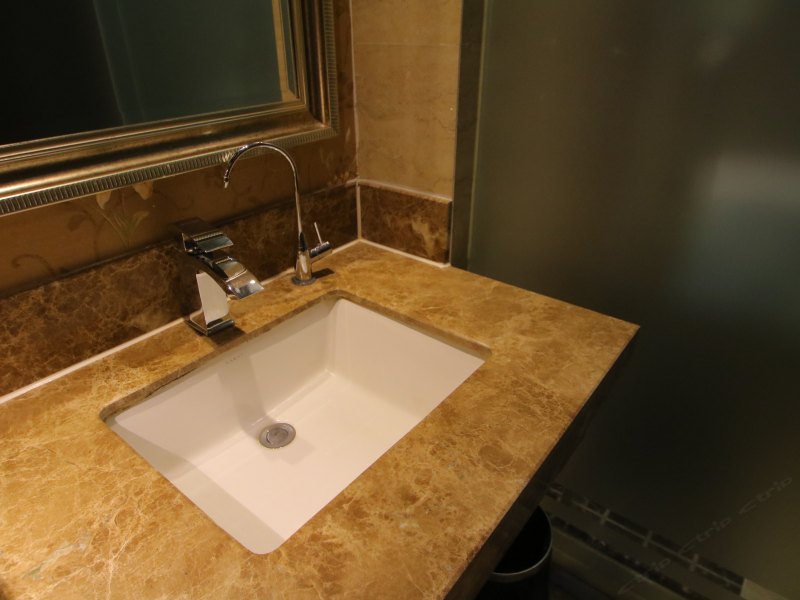 hotelPic