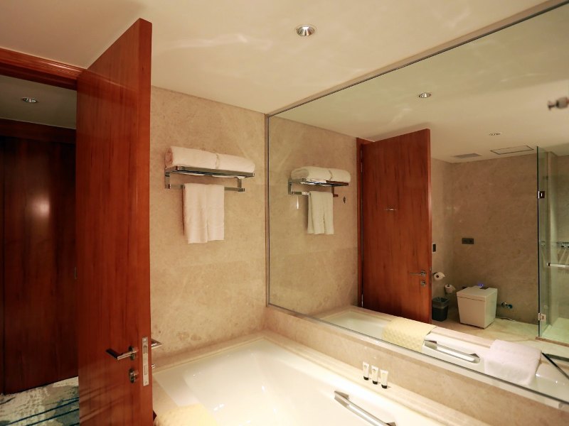 hotelPic