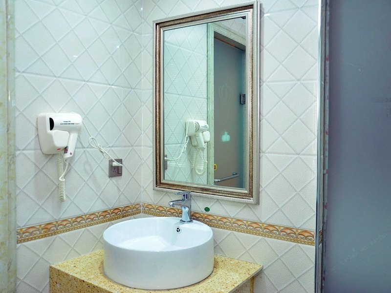 hotelPic