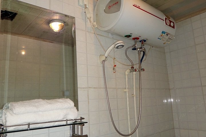 hotelPic