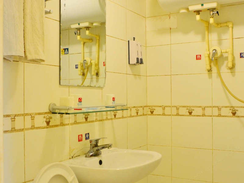 hotelPic