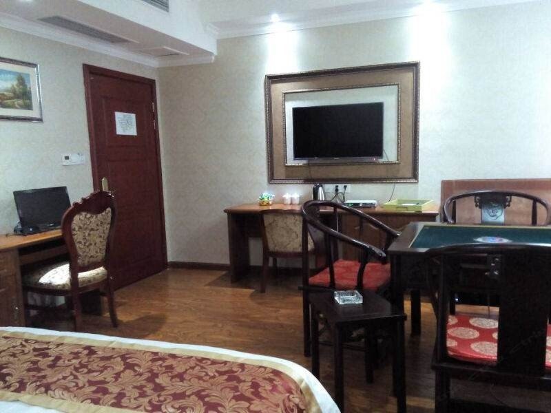 hotelPic