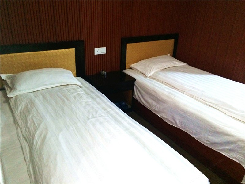 hotelPic