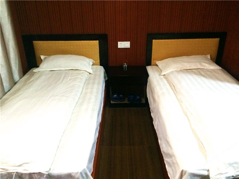 hotelPic