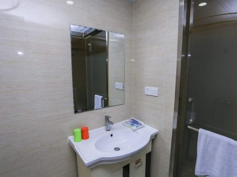 hotelPic