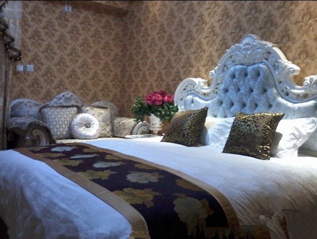 hotelPic