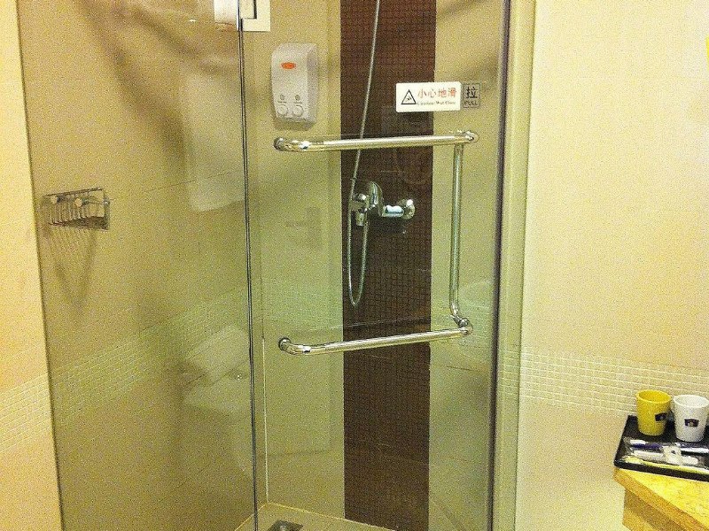hotelPic