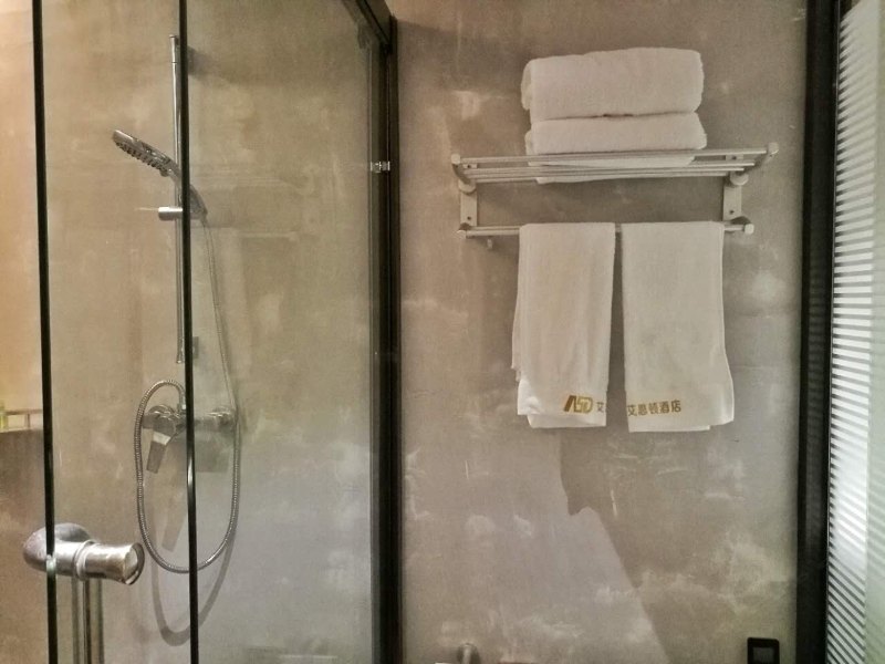 hotelPic
