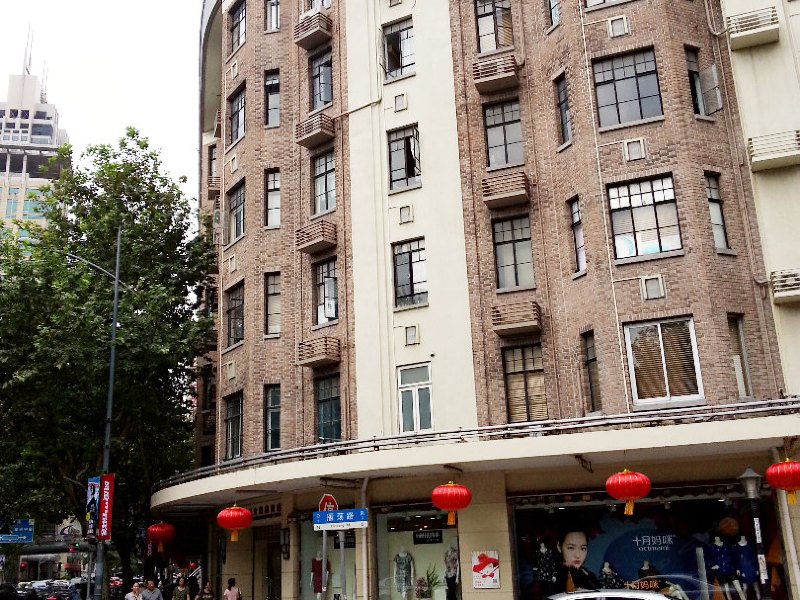 hotelPic