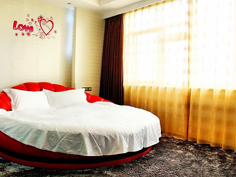 hotelPic