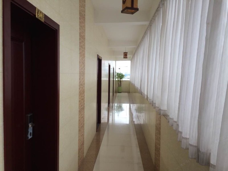 hotelPic