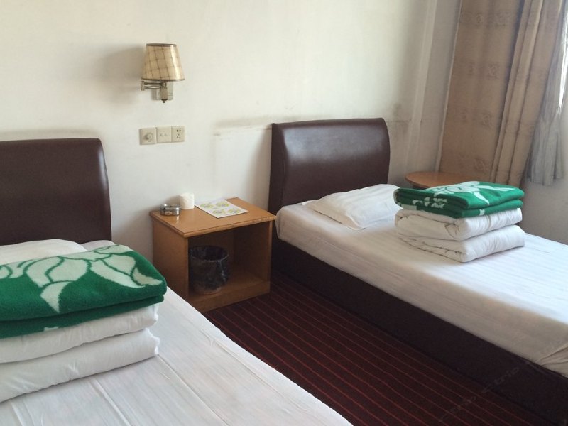 hotelPic