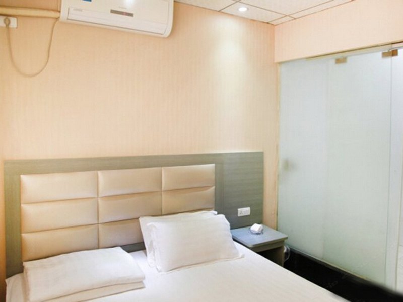 hotelPic