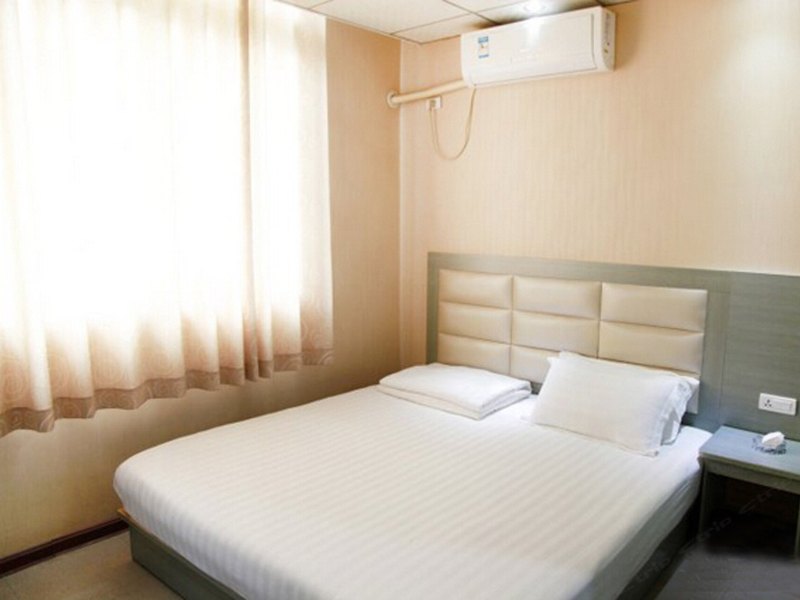 hotelPic