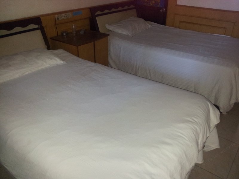 hotelPic