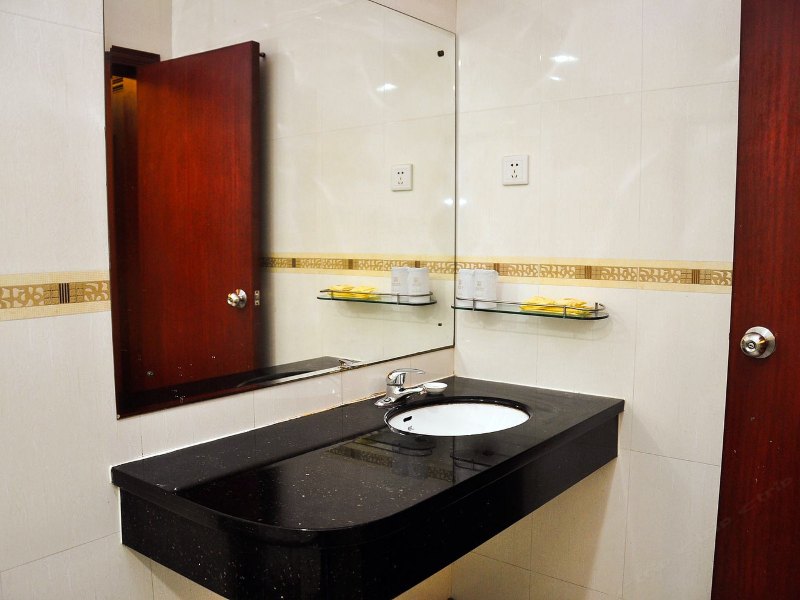 hotelPic
