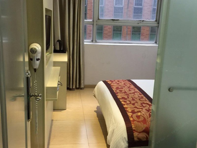 hotelPic