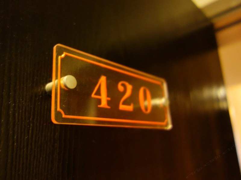 hotelPic