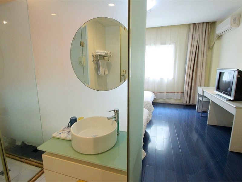 hotelPic