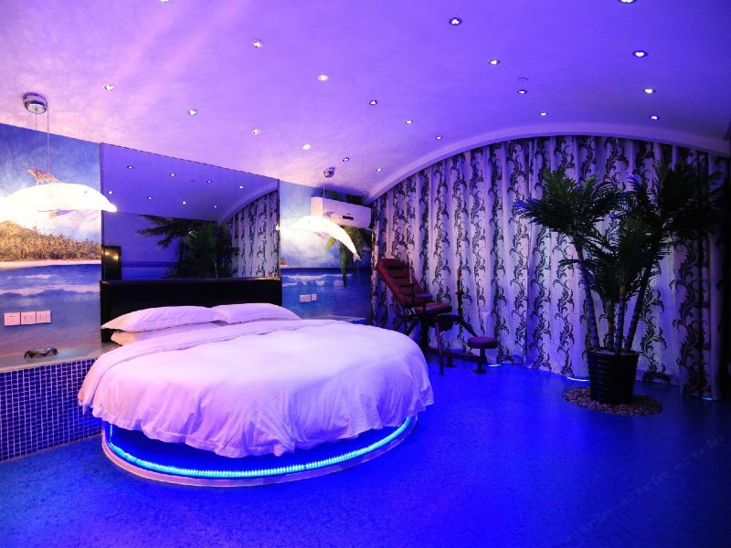 hotelPic
