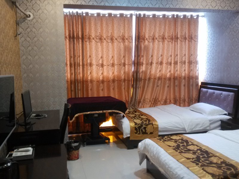 hotelPic