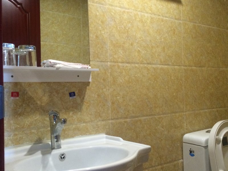 hotelPic