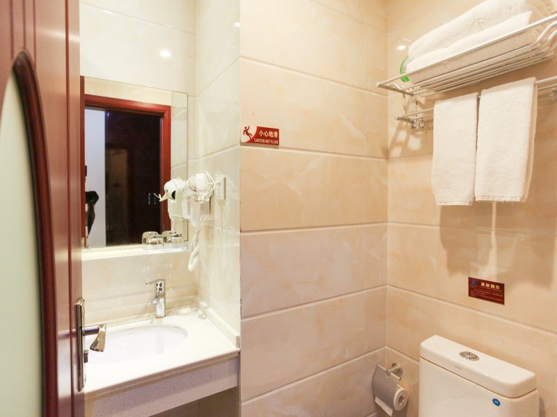 hotelPic
