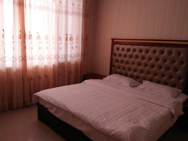 hotelPic