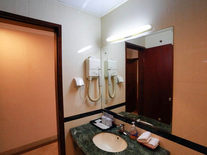 hotelPic