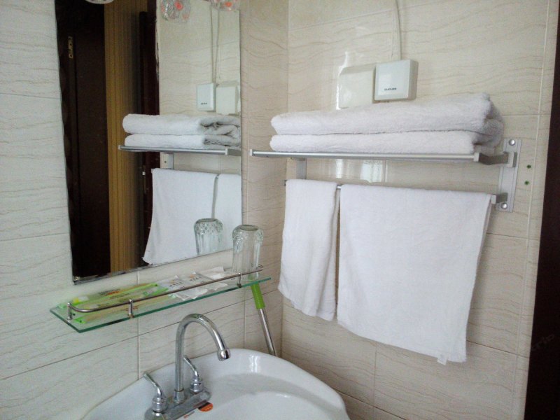 hotelPic
