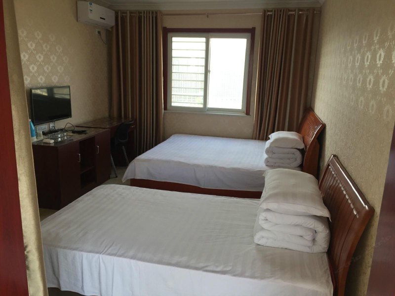 hotelPic
