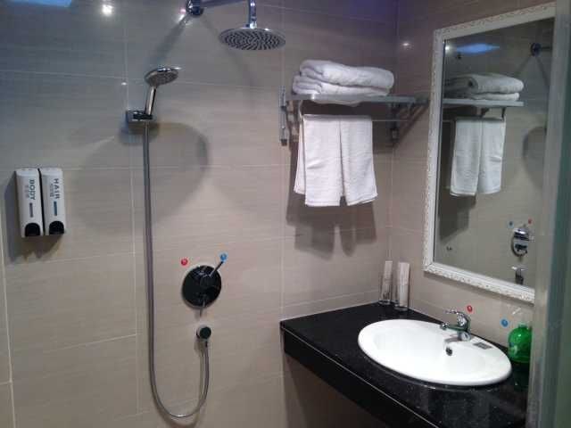 hotelPic