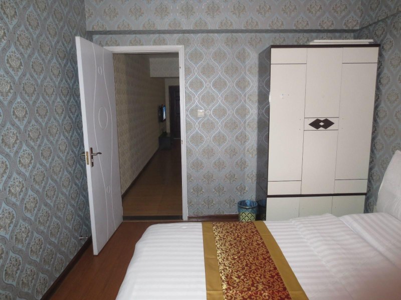 hotelPic