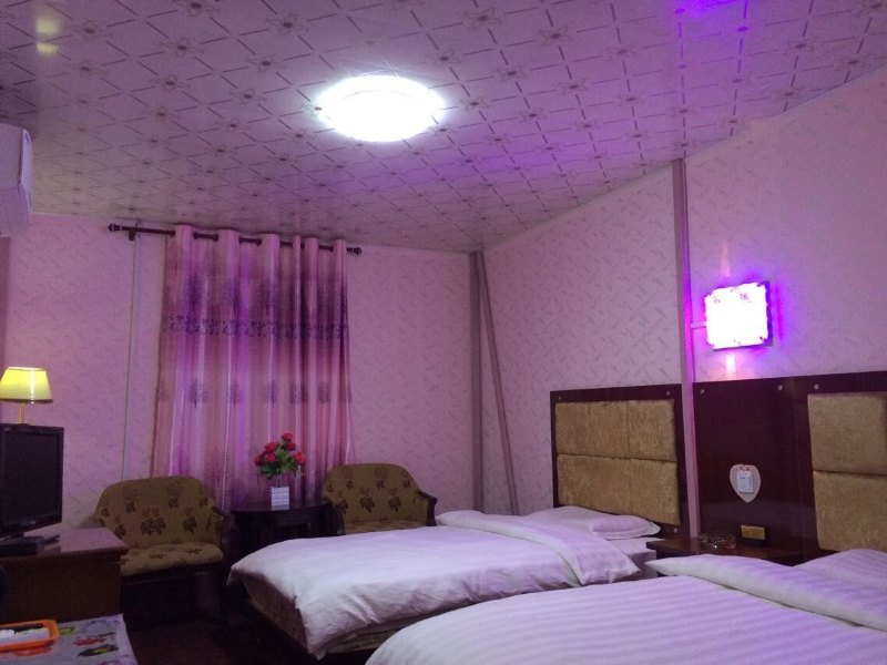 hotelPic