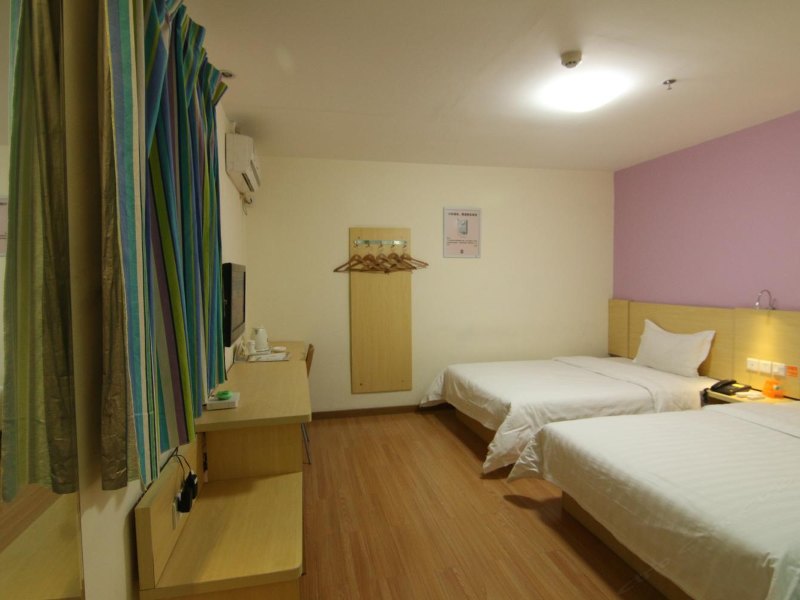 hotelPic