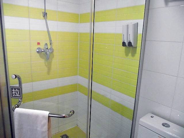 hotelPic