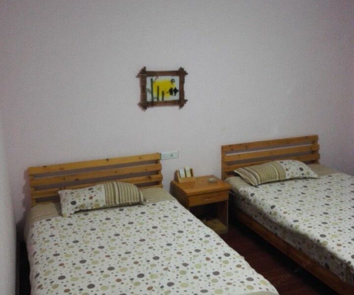 hotelPic