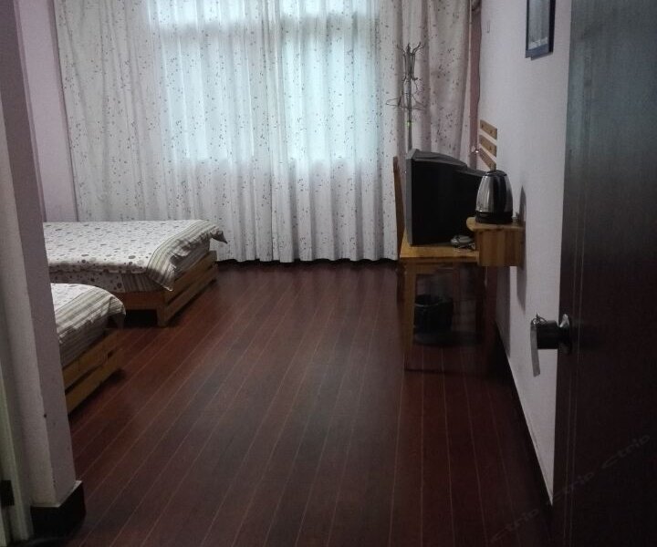 hotelPic