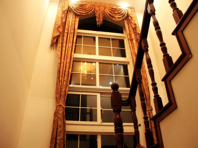 hotelPic