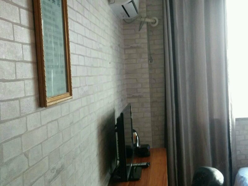 hotelPic