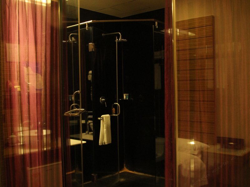 hotelPic