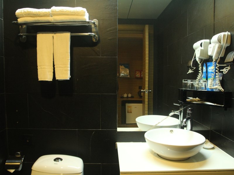 hotelPic