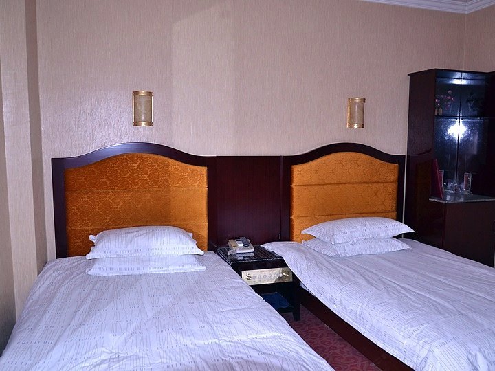 hotelPic