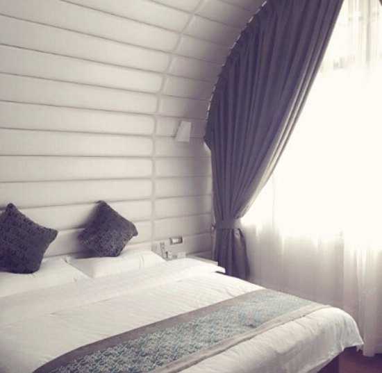 hotelPic