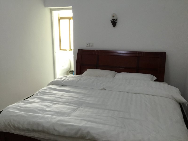 hotelPic