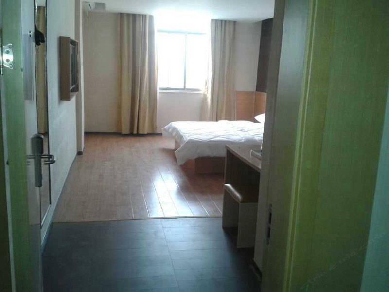 hotelPic