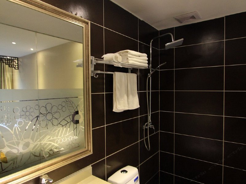 hotelPic