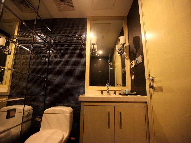 hotelPic