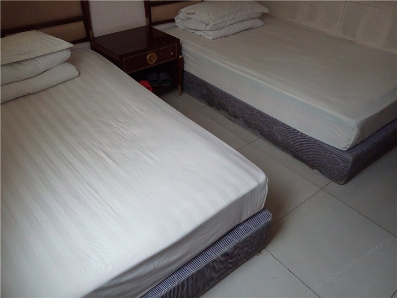 hotelPic