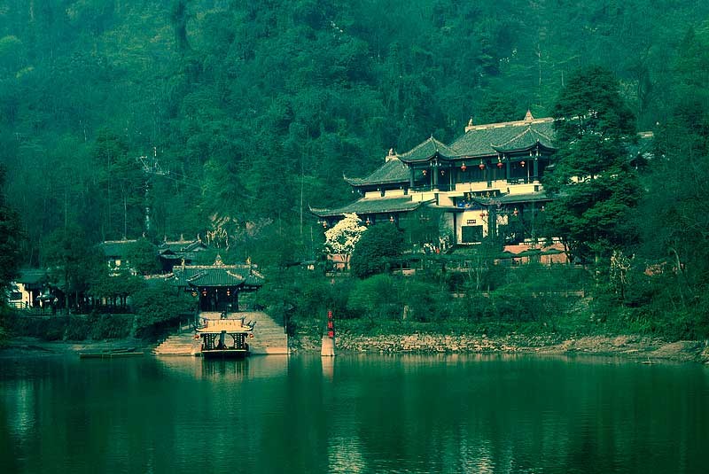 成都-乐山-峨眉山-青城山-都江堰双卧7日游